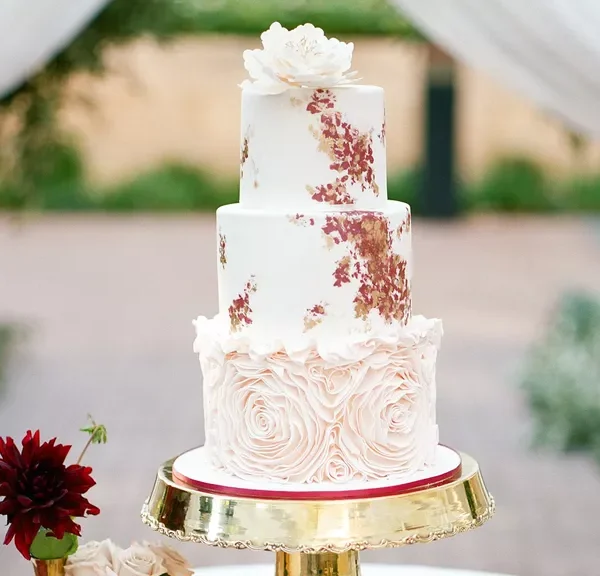 How much wedding cake do I need for 150 guests?