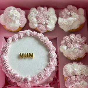 Beautiful Mothers Day Cake Pack!