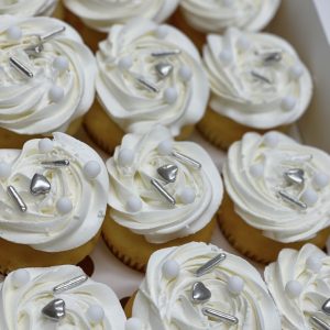 Gender Reveal Cupcakes White
