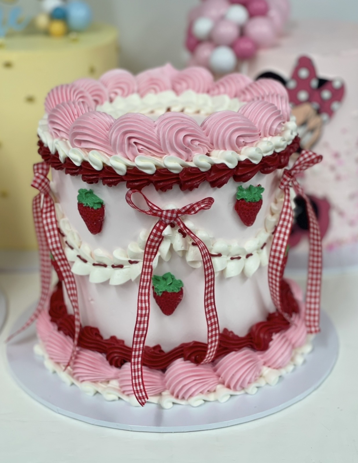 Berry Cute Vintage Cake with Strawberries